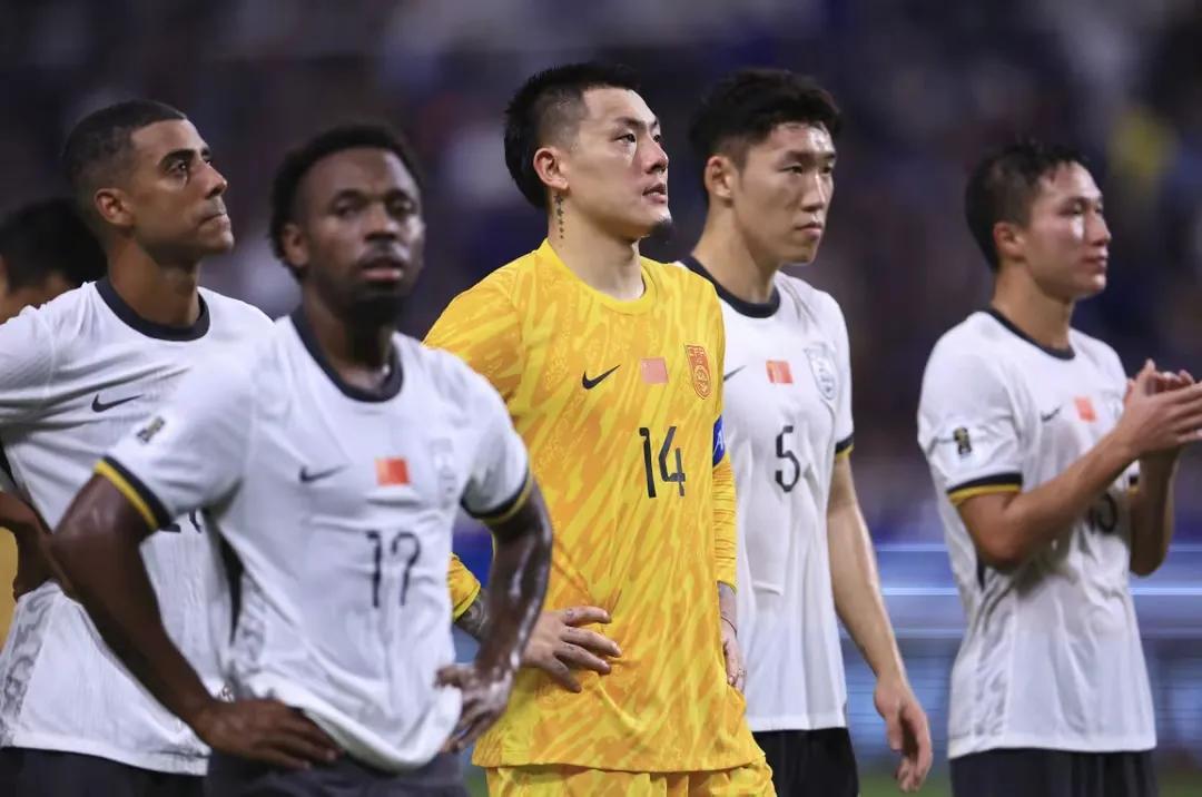 很好奇
都是什么人还在关注国足？
你们在看什么
或者你们在奢望什么？
尤其是去现