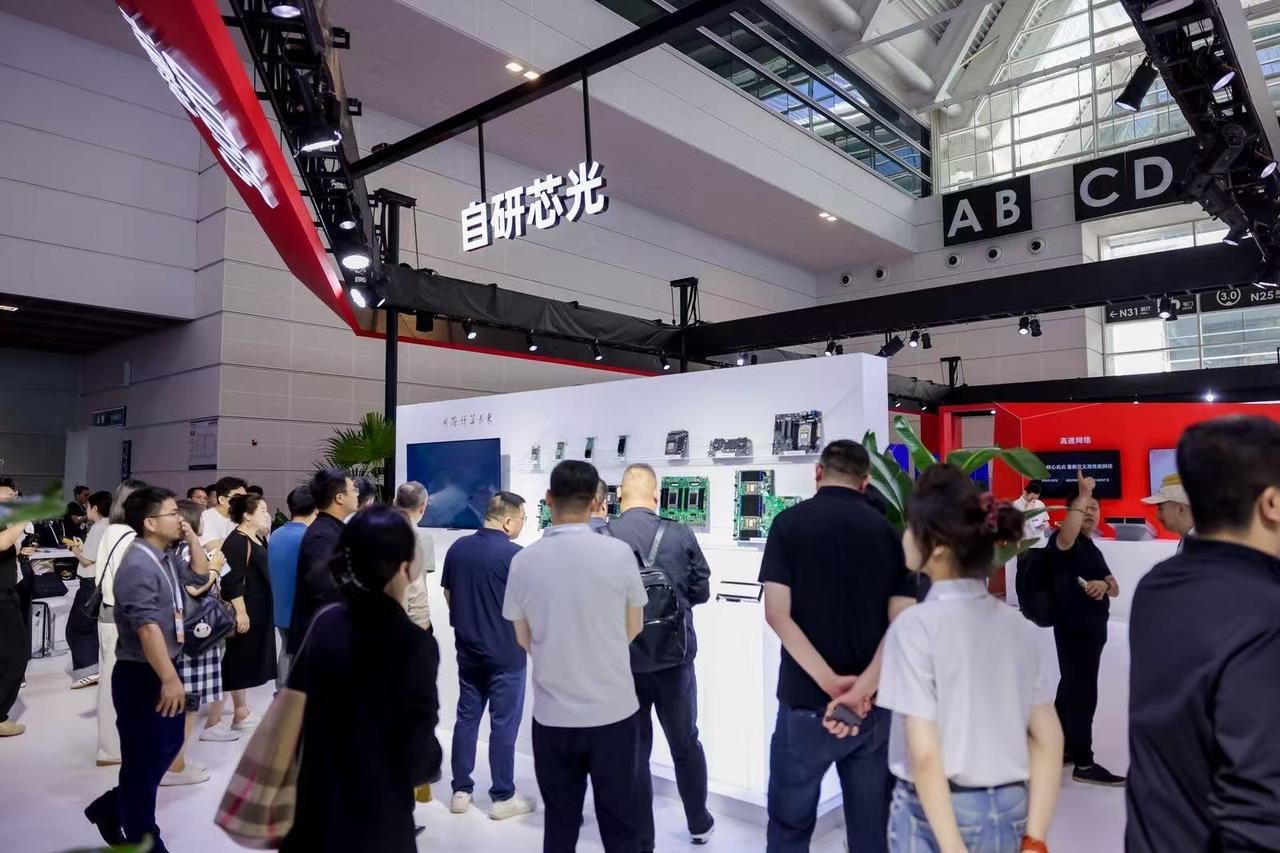 刚从国家会展中心回到家，趁着还在兴头上，说说今天逛2026智博会的见闻。

今年