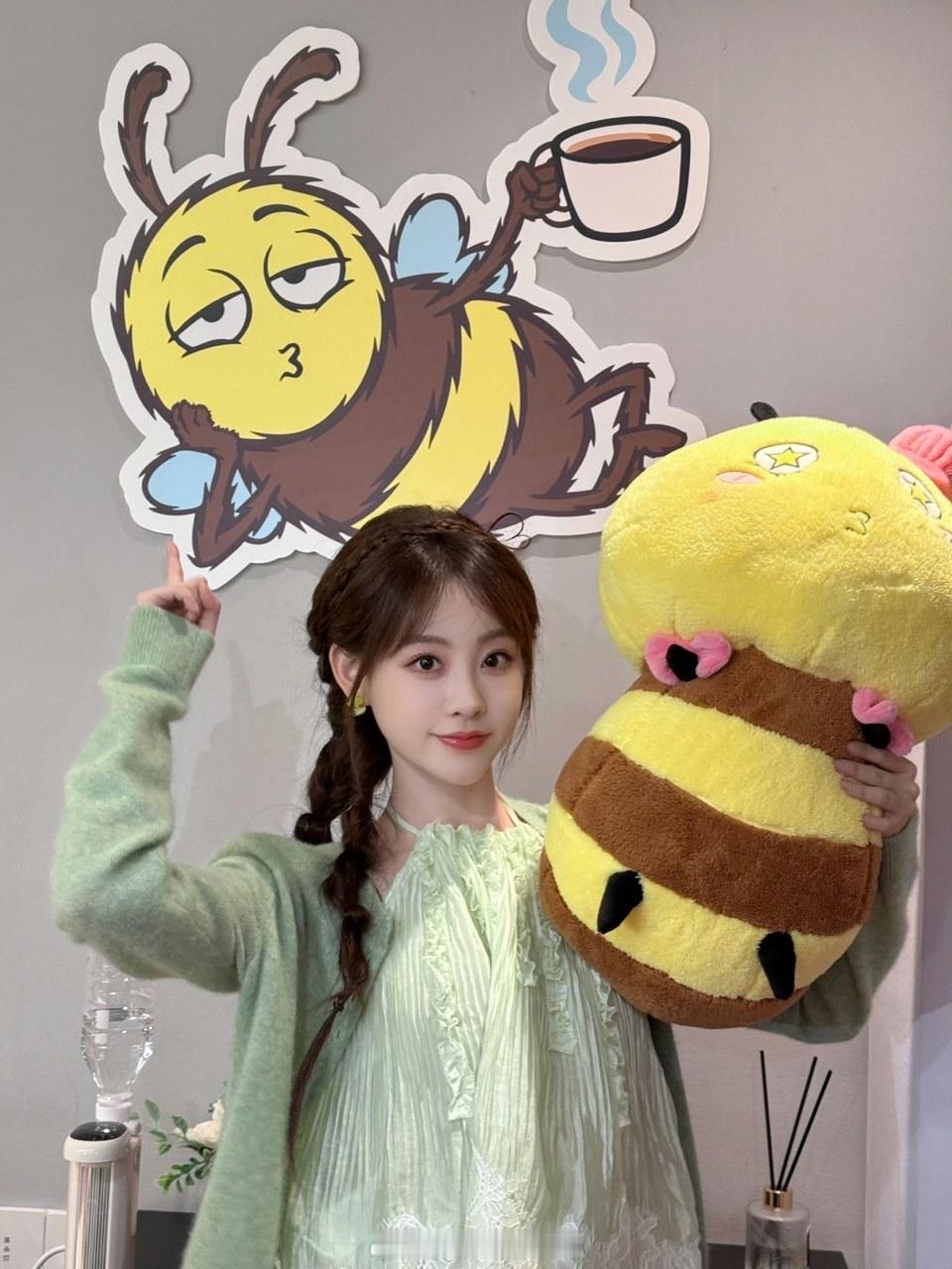 祝绪丹一亲嘴家里盆都端冒烟了 祝祝分享爸妈看自己吻戏的反应：一亲嘴家里盆都端冒烟