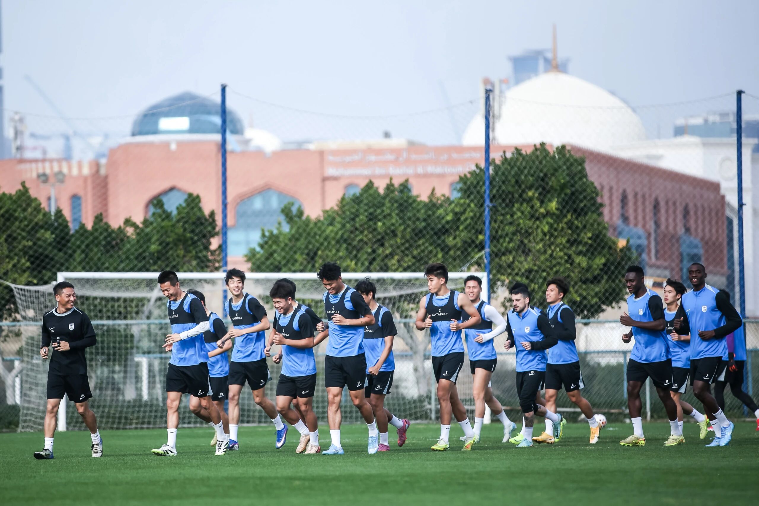 据赛程显示，大连英博目前是唯一一支拥有冠名的中超球队