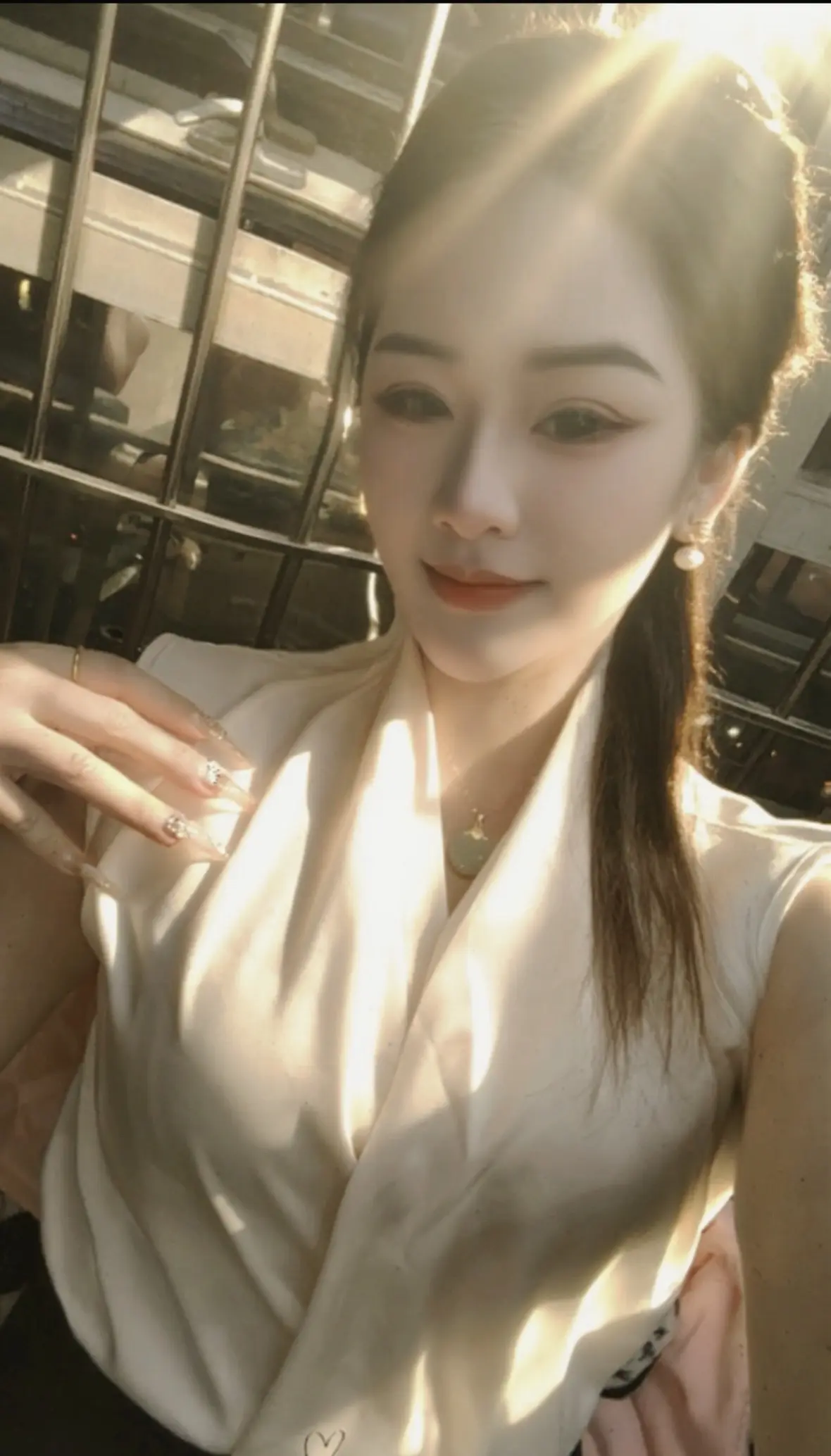 进去的太深了又痛 太浅了又说痒得很 怎么这么麻烦我，就不给你掏这个耳朵掏耳朵