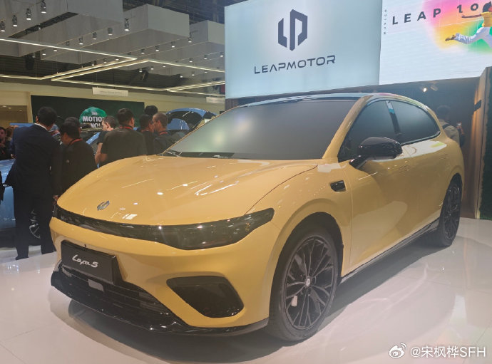 零跑Lafa5正式亮相IAA2025 时尚、年轻、简约，估计又吸引不少小姐姐。新