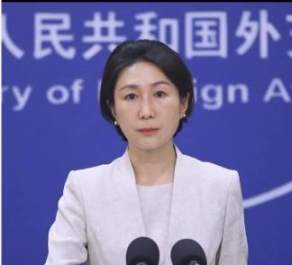 南海深处，巨浪腾空，准确落点。
7月6日一场年度例行训练，因一枚潜射战略导弹的轨