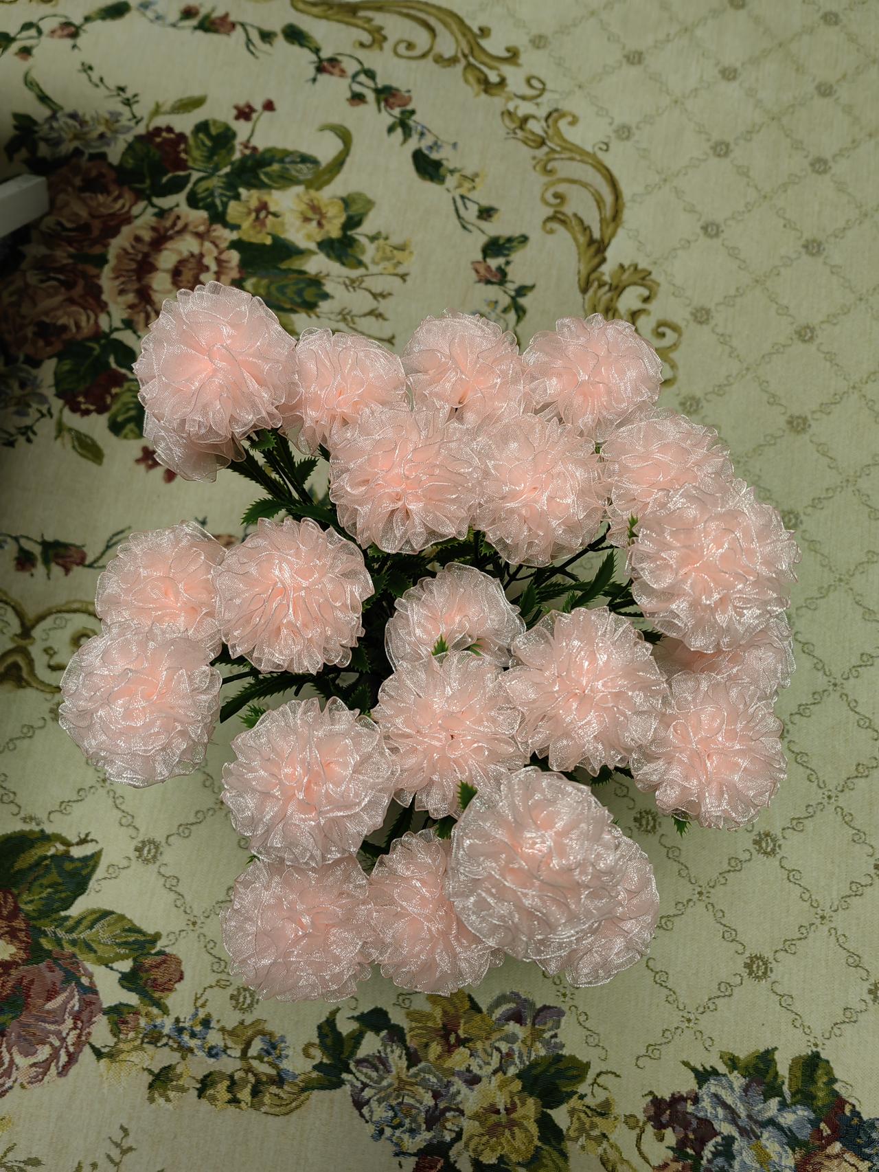 下午，厂子开员工大会，有表彰有宣布。李雪林当选第六届工会主席，张老六当选工会副主