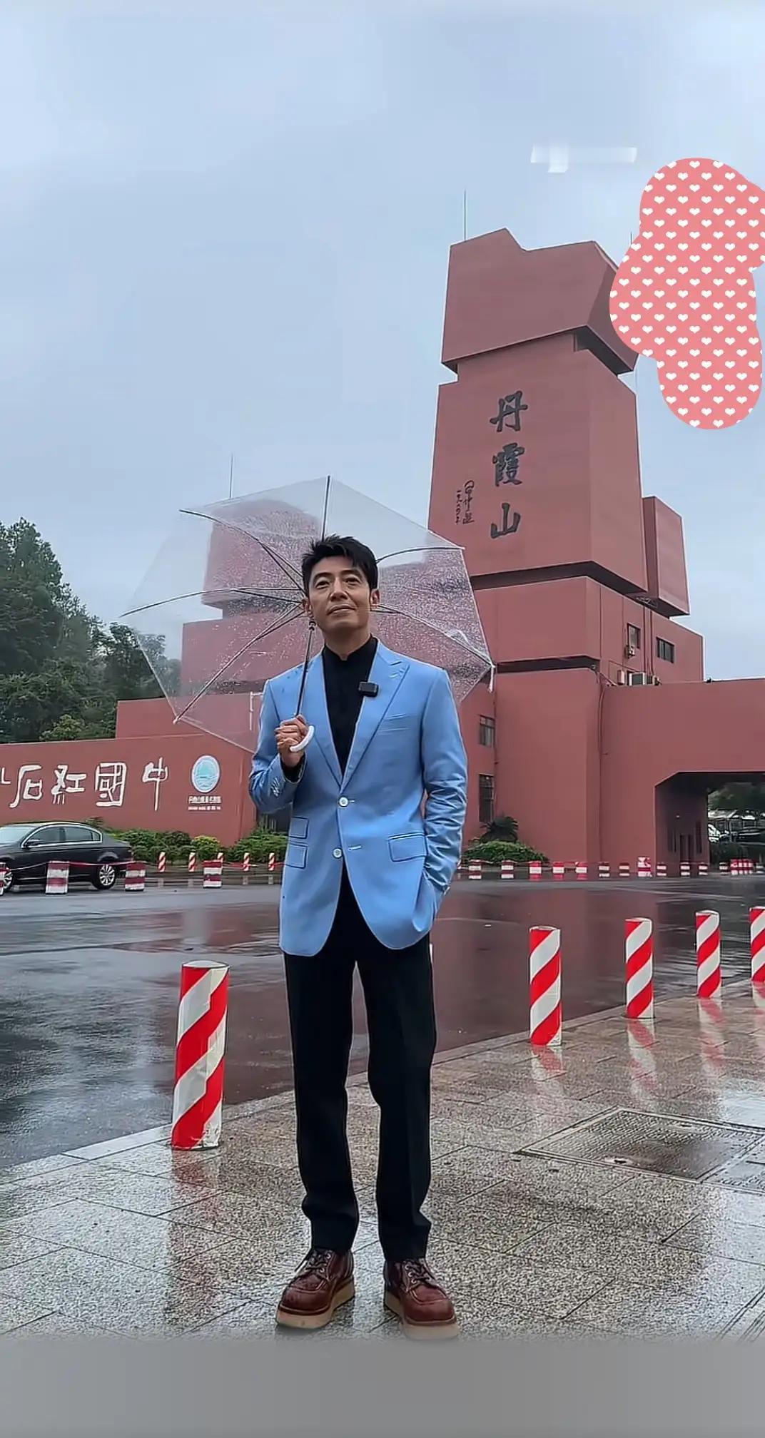 真的服了撒贝宁！有才华、情商高就算了，最离谱的是他根本不懂自己有多火
 
撒贝宁
