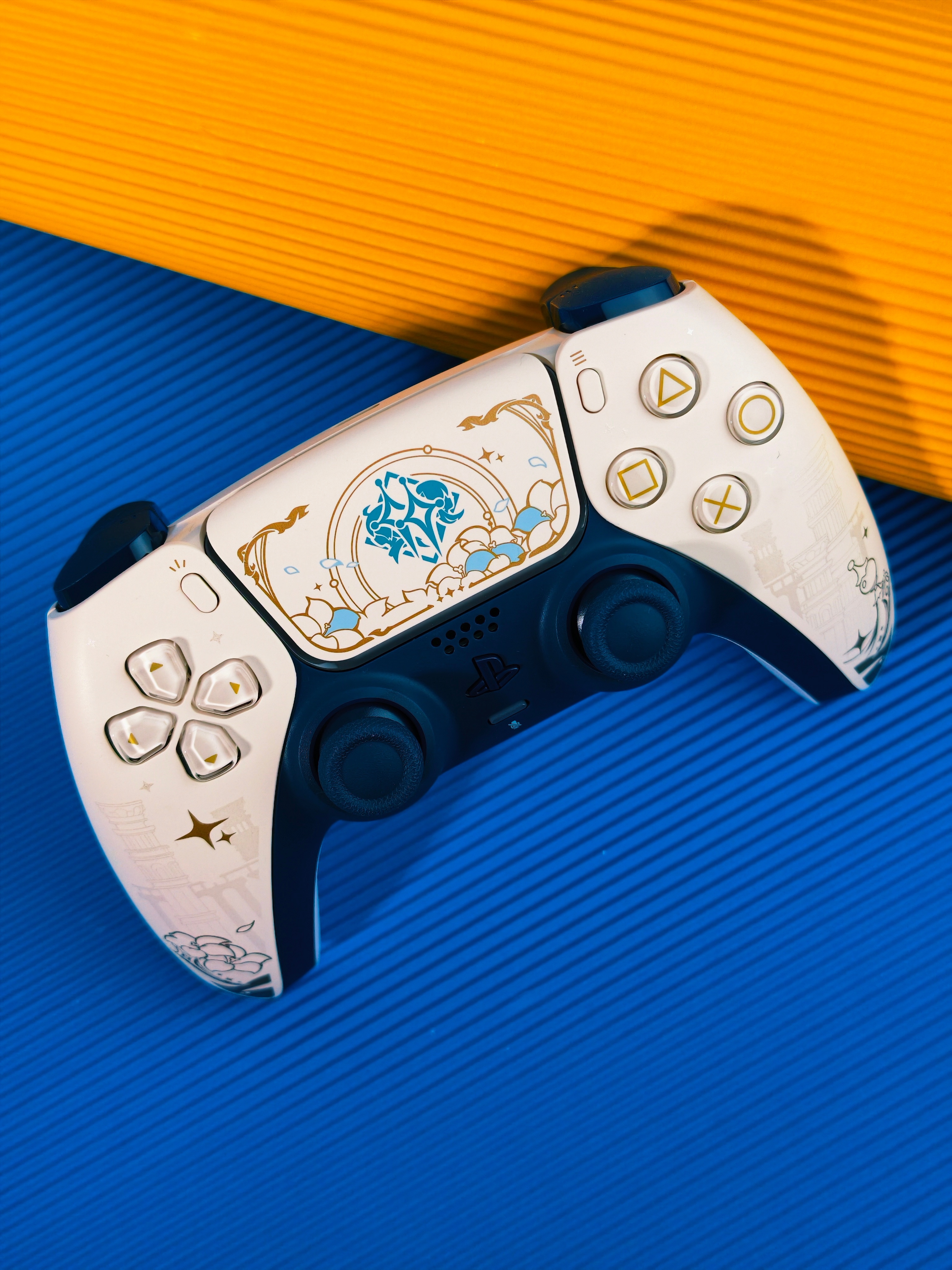 收到款PlayStation  DualSense®无线控制器《原神》限定版这款