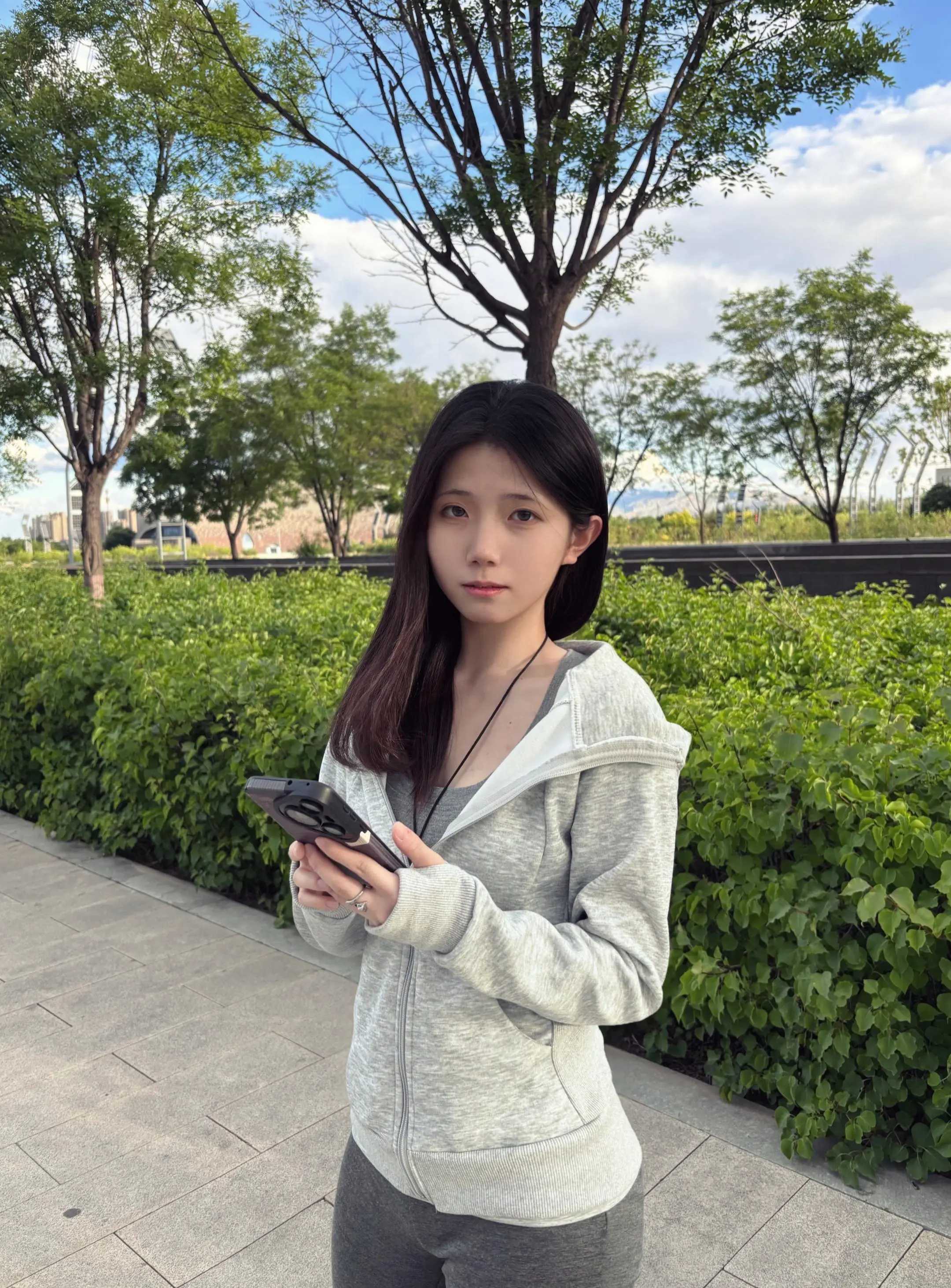 柔容示人  韬略存身