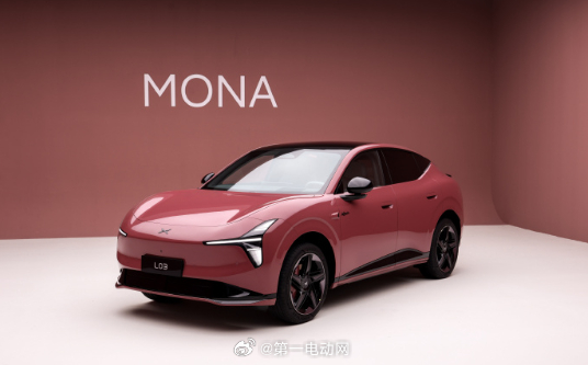 小鹏MONA L03 7月一定要去店里看看实车是不是也和海报图上一样，目前看这款