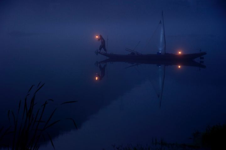 生活是苦难的，我又划着我的断桨出发了。| 博尔赫斯《恶棍列传》 