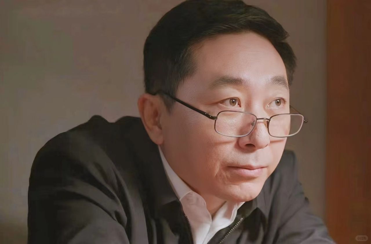 《江河日上》：严哲坐在陈威身边合适吗？