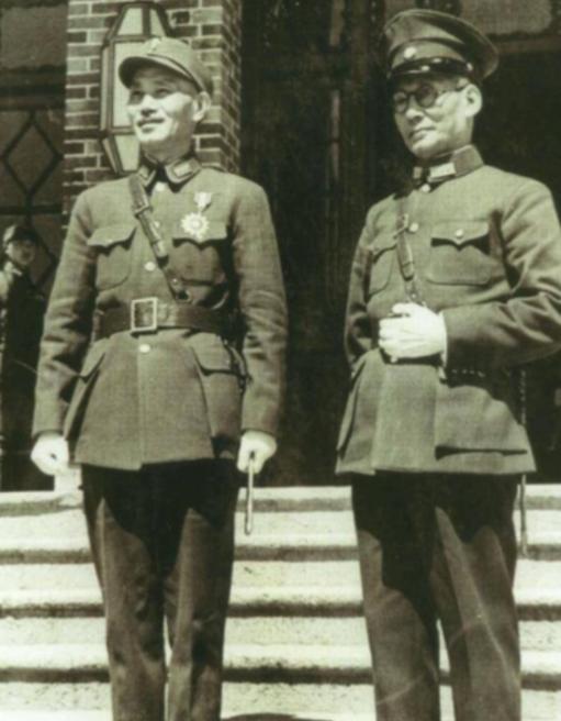 1947年，国民党上将龙云送女儿出国留学，刚到火车站，大队宪兵赶到，带队军官说：