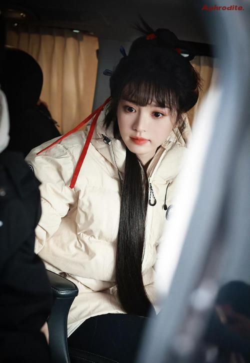 古装剧《逐玉》热播，田曦薇饰演的屠户女樊长玉单肩扛猪名场面刷屏。眼尖网友一眼认出