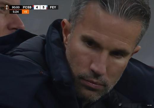 眼神要杀人🤬范佩西率队遭读秒绝杀欧联6轮5负，后卫失误不回追欧联杯足球