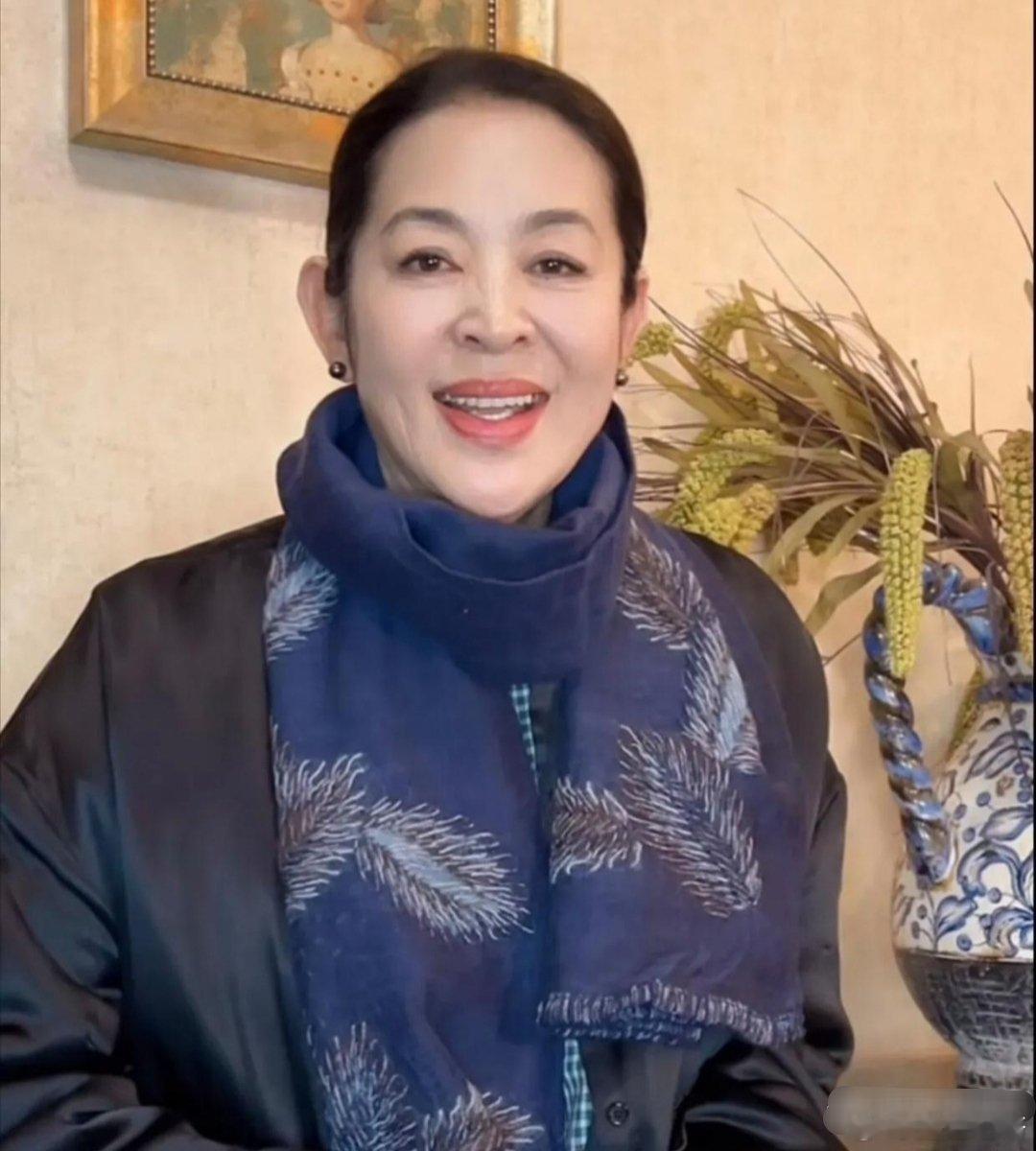 都说倪萍医美后比原装还难看了，我觉的挺好的，毕竟曾是春晚的女神 