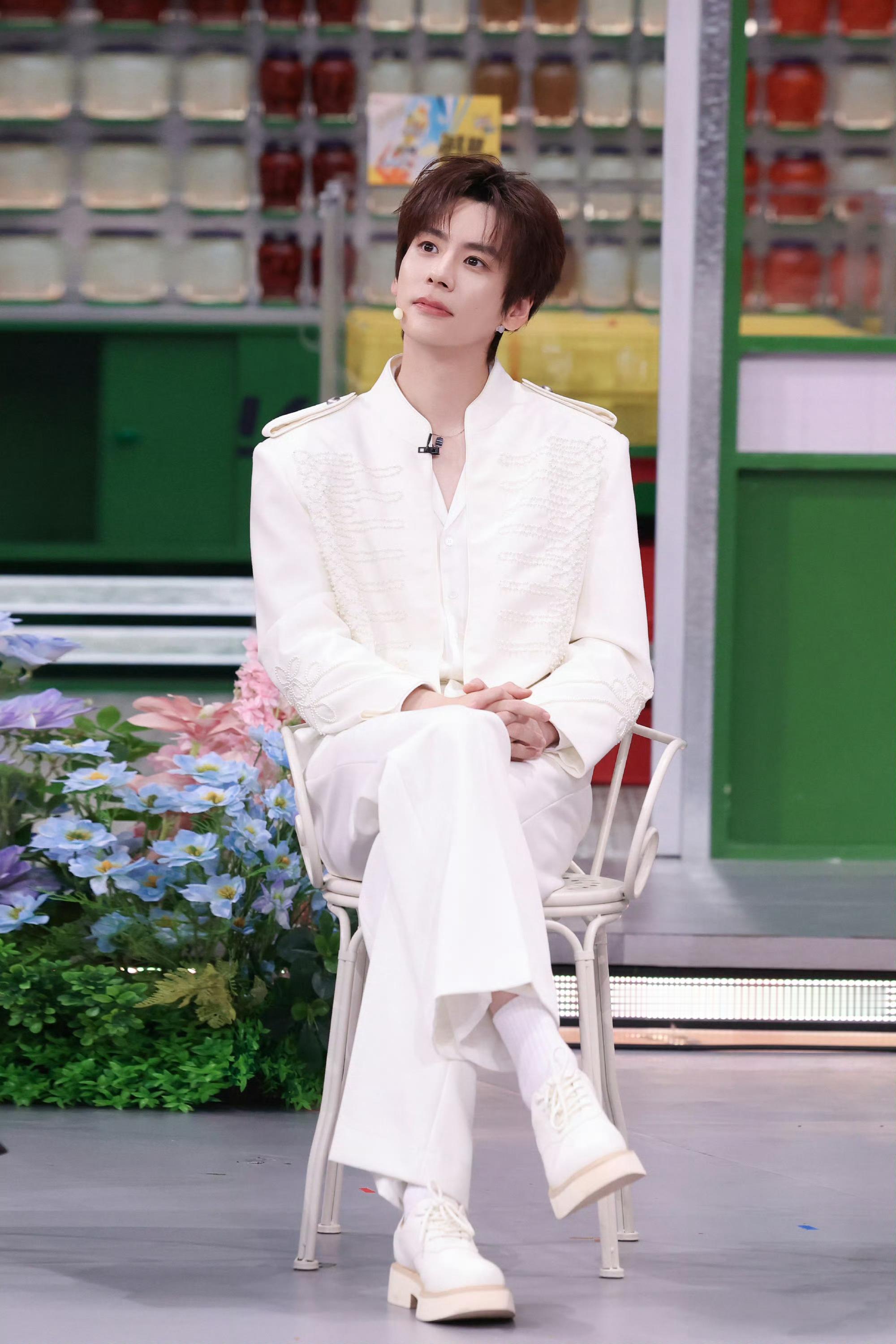 路从今夜白，秋从此时生。愿事事顺遂，所有美好都恰逢其时[送花花] ​​​
