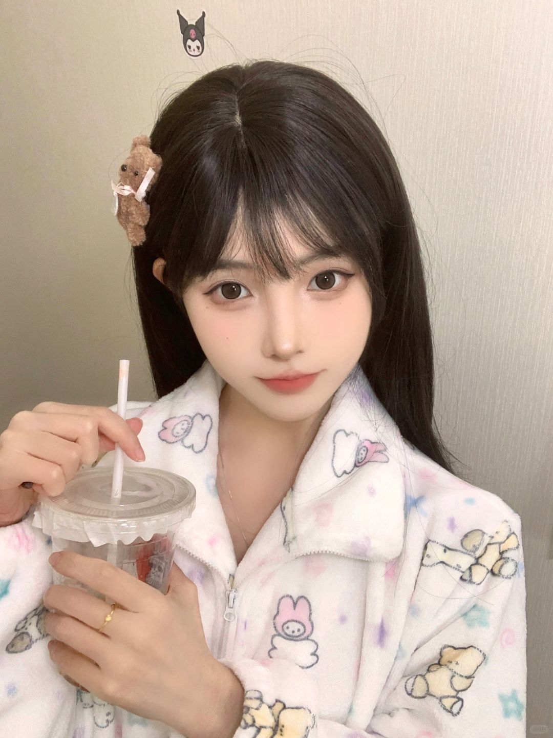 注意看 这个女人叫小美