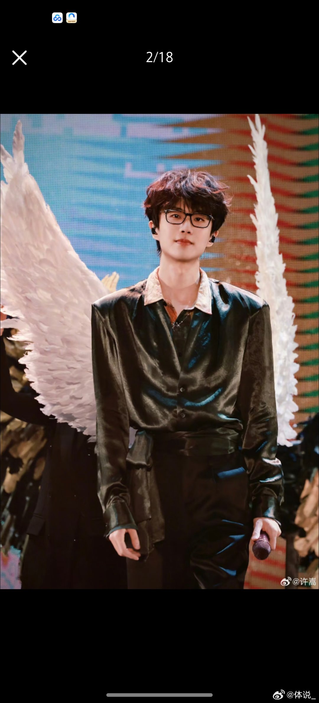 当许嵩的脸配上脱口秀的嘴  许嵩鸡翅两个人确实很像以为许嵩来讲脱口秀了