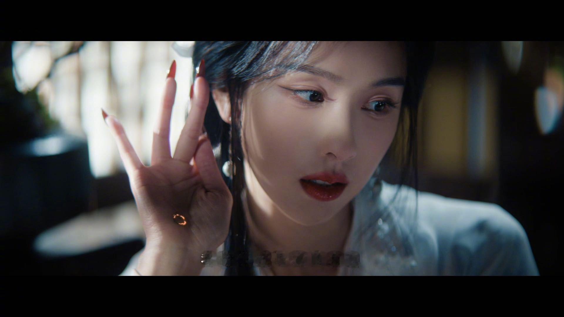 陈都灵活跃的像个高仿号陈都灵回复粉丝二创 陈都灵这两天疯狂在翻牌粉丝的二创，她下