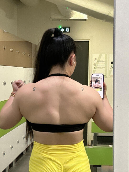 这条黄色裤子好像假的