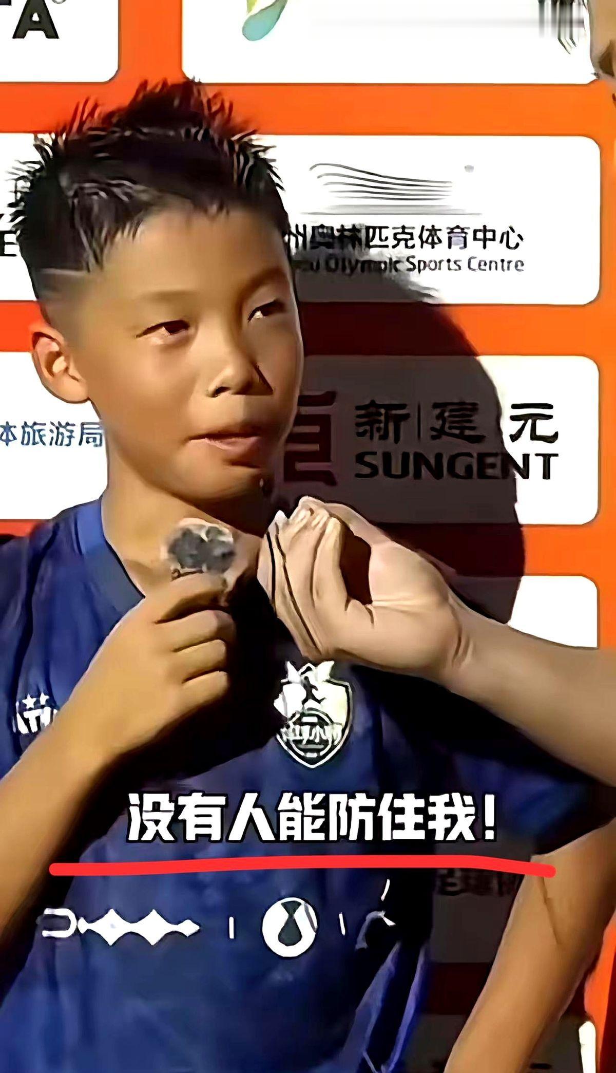 “没有人能防住我。”这是孟新艺回答记者提问说的。
这孩子就带着他的招牌空翻去了意