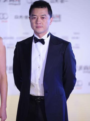 如果我是李亚鹏，我绝对不允许李嫣穿得这么暴露！

最近一组李嫣的街拍视频被曝光，