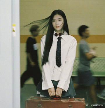 卢庚戌女儿LUNA身材比例天花板卢庚戌女儿LUNA眼神忧郁自带星味 童年回忆杀！