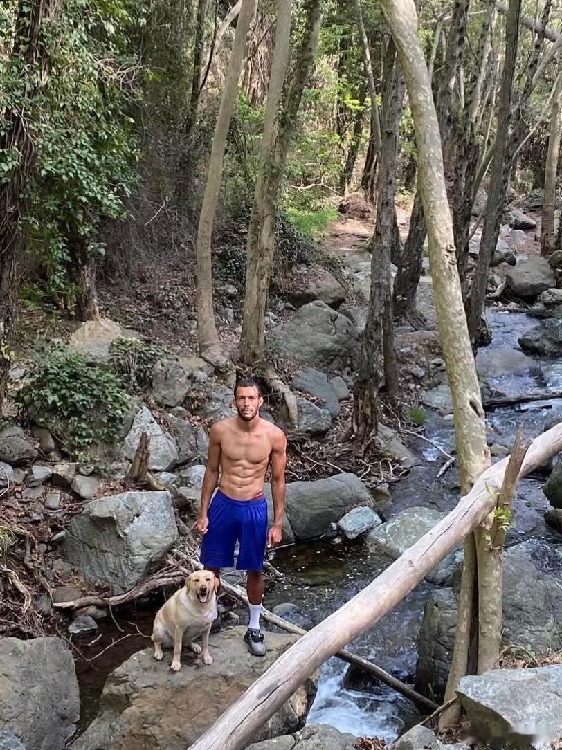 佛得角门神沃齐尼亚的世界杯传奇落幕，对阵阿根廷的鏖战里他数次神扑，把40岁老将的