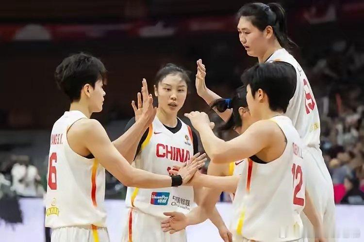 一夜打回原形！中国女篮惨败，2项数据拉胯，宫鲁鸣最大问题曝光77比88，看起来只