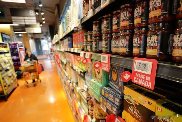 在美国1660亿关税退款的狂欢中，最无辜的受害者从来不是美国普通人，而是中国的中