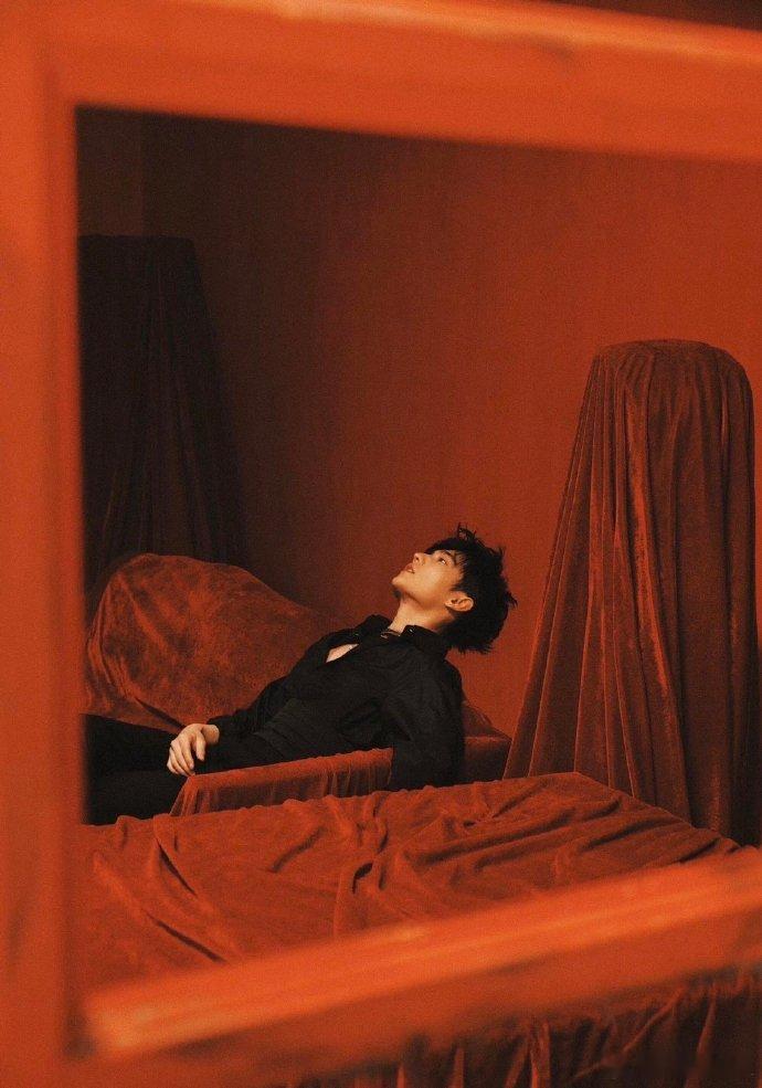 杨洋 顶级Alpha的苏感 鲨疯了！时尚界最严厉daddy上线，背头黑西装气场拉