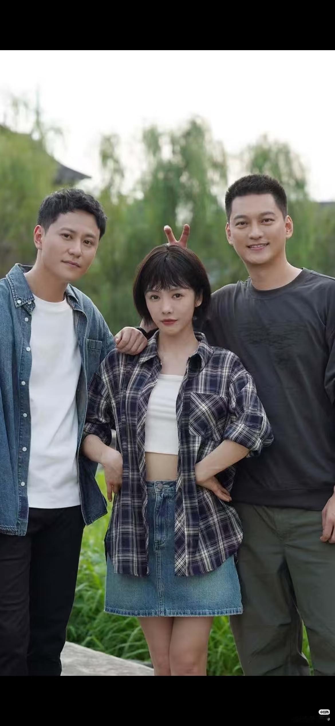 秦俊杰演的蒋诚是我看过最惨的男二了
《钢铁森林》里他是被周家人养大的孤儿，和周堇