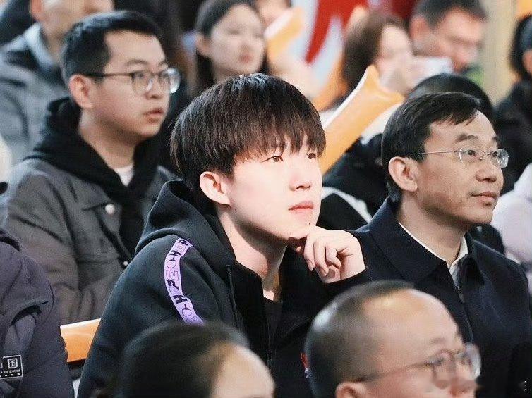 王楚钦混团夺冠后发文 看到的荣耀和快乐，前几个月那些人是怎么对待 王楚钦  的，