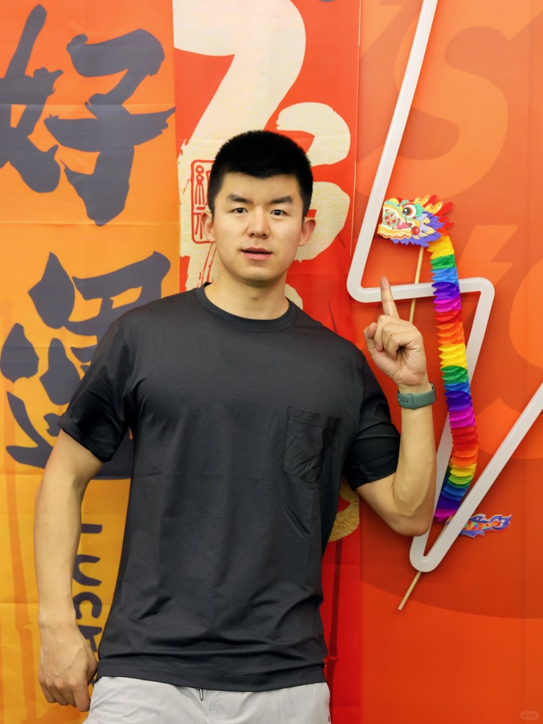 过年前最后一练，健身房里也有了春节的气息