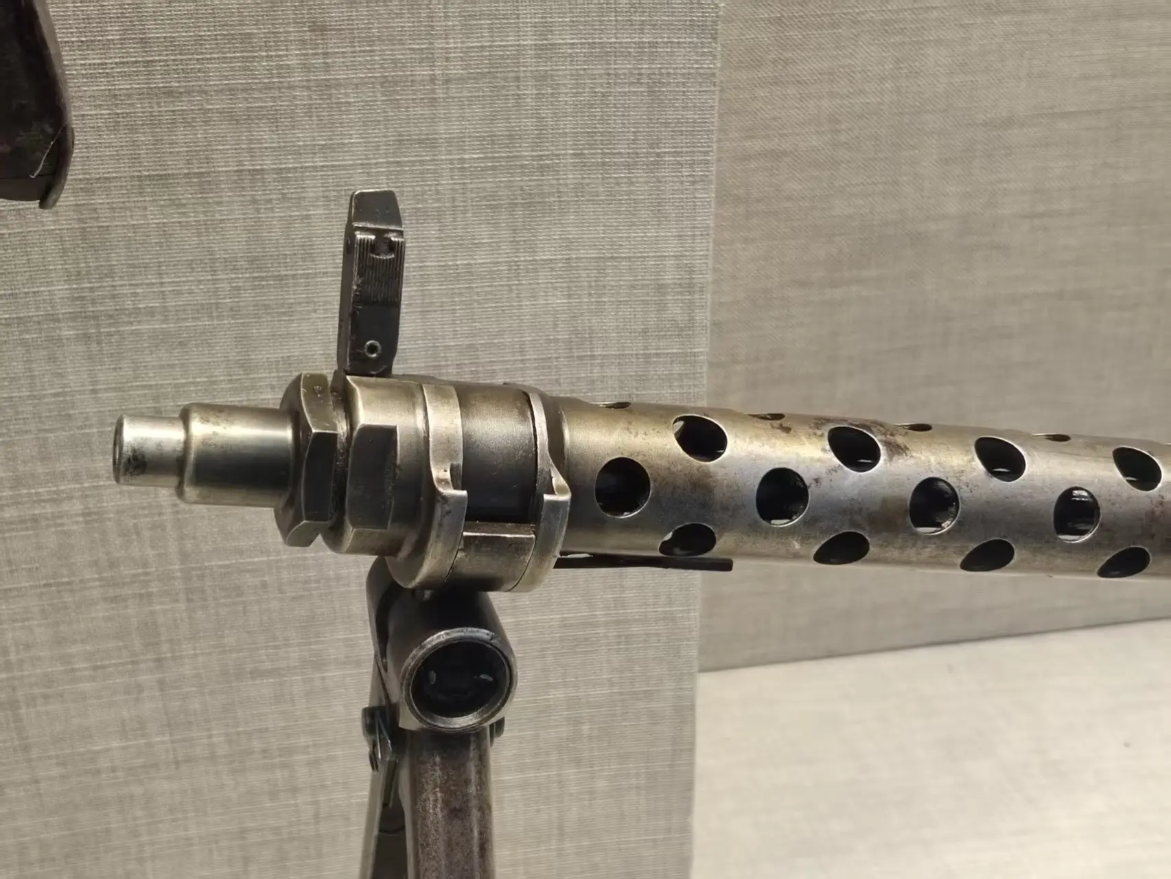 MG13：真正上过中国战场的德式机枪。MG13 是德国在一战后受《凡尔...