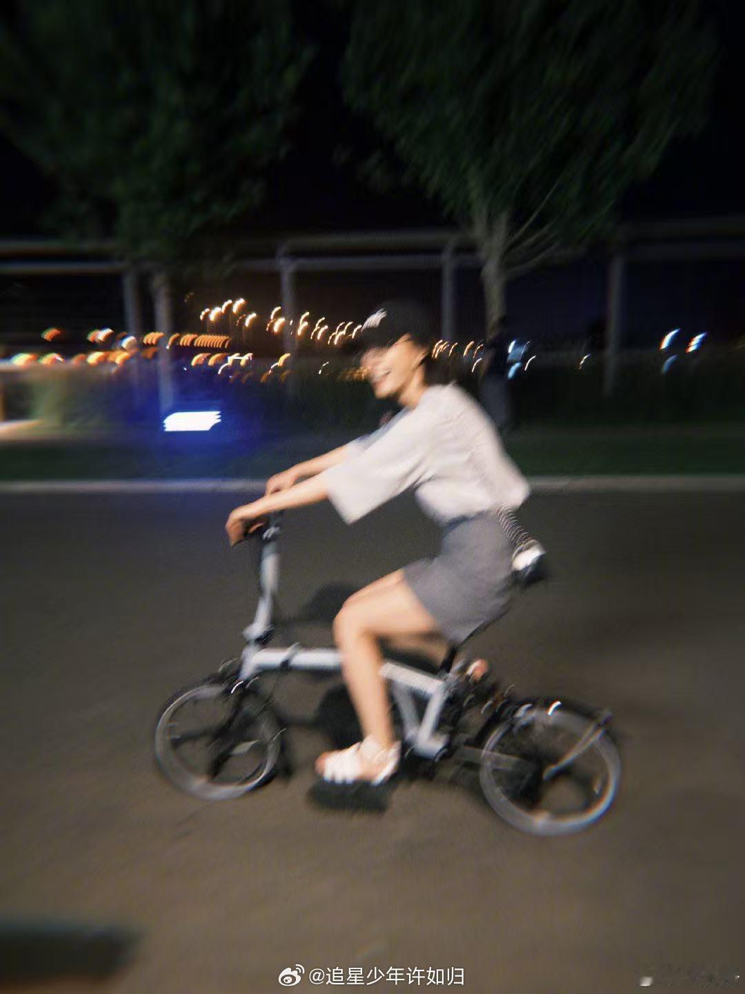 王珞丹分享戏剧马拉松行程 发现王珞丹的戏剧节日常藏着小细节：每场剧结束都会拍照记