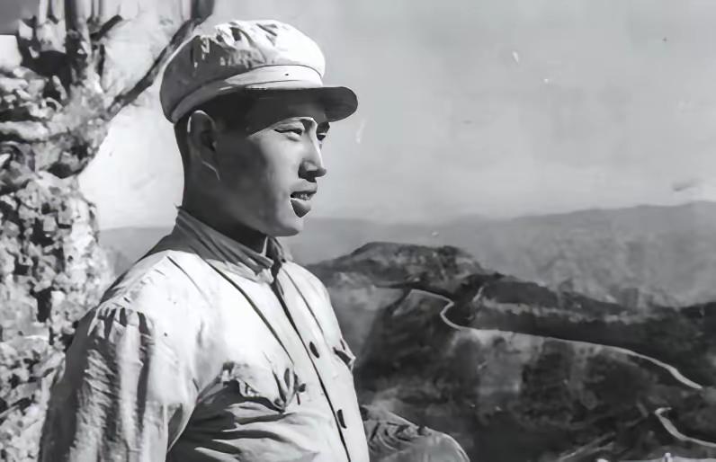 假意叛变跳伞炸敌机，这位志愿军战士藏最深的家国大义
 
1952年，张文荣被美军