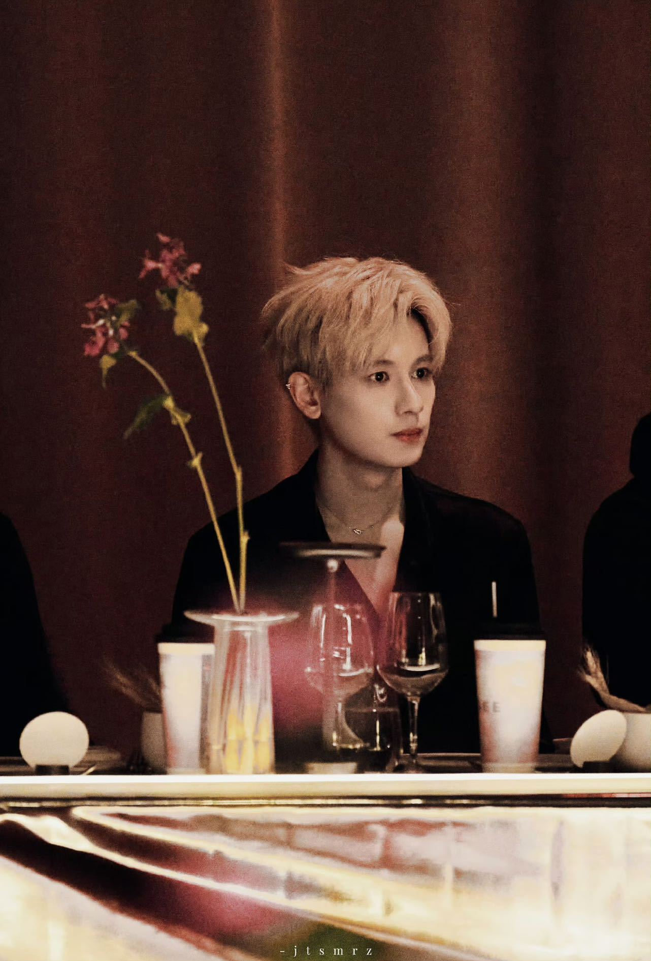 胡先煦减肥路上的三座大山 胡先煦看着吕严：我不饿。看着冰哥的菜：我不饿。看着腾哥