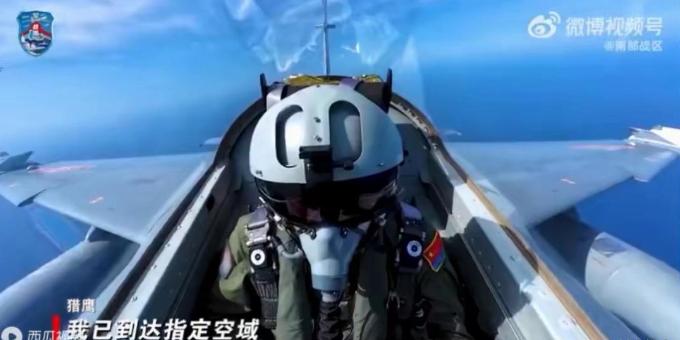 战鹰出击黄岩岛！忍无可忍，就不再忍，该出手时就出手！9月2日，南部战区组织海空兵