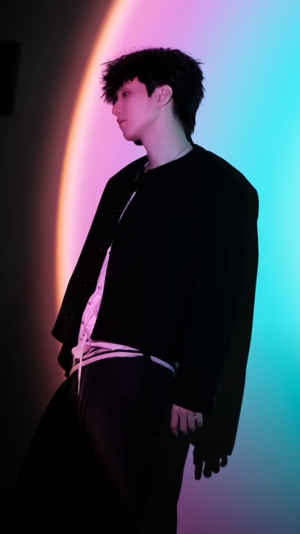 王俊凯首张同名专辑WJK腾讯音乐由你榜 好美……好瘦……好美……好瘦Steal 