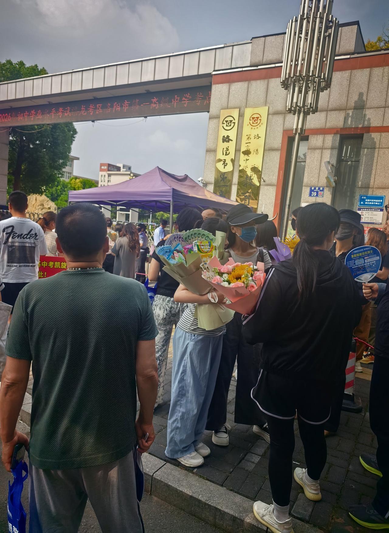 其次，洛阳人对洛阳高中教育质量不满意，这是现实。
一所学校的教学水平固然受生源等