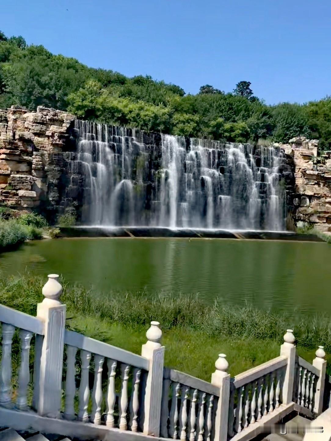 春暖花开的季节，
春天石家庄美丽的河北园博园，令人流连忘返。

周末到了，
和小