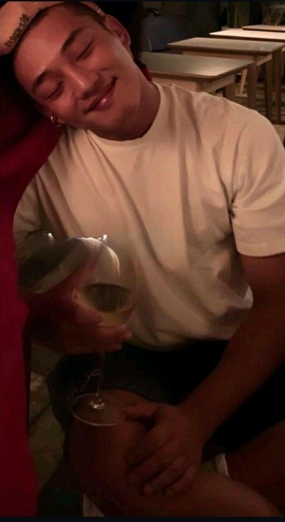 好奇刘亚仁现在在干嘛？