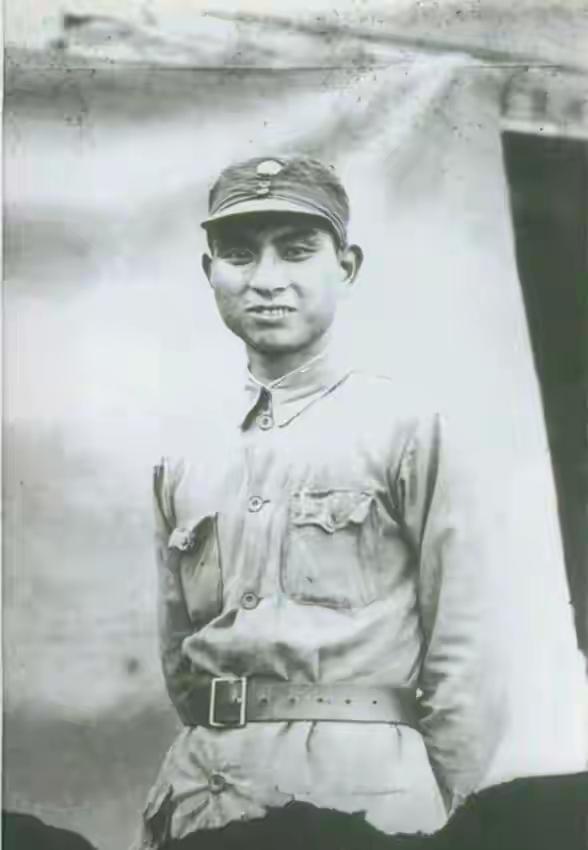 1950年遵义一泥瓦匠给杨勇写信：给我安排个工作 杨勇：当副区长
 
1950年