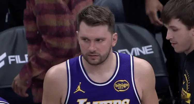 NBA常规赛继续进行，洛杉矶湖人队（19胜7负）拿到连胜。东契奇得到45分、11