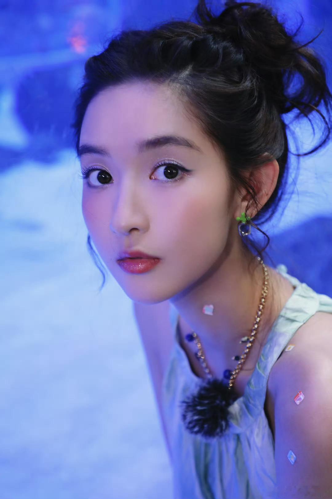 #娱乐[超话]##王玉雯贴纸贴身上# 哈哈哈哈好可爱的王玉雯，贴纸贴身上了[do