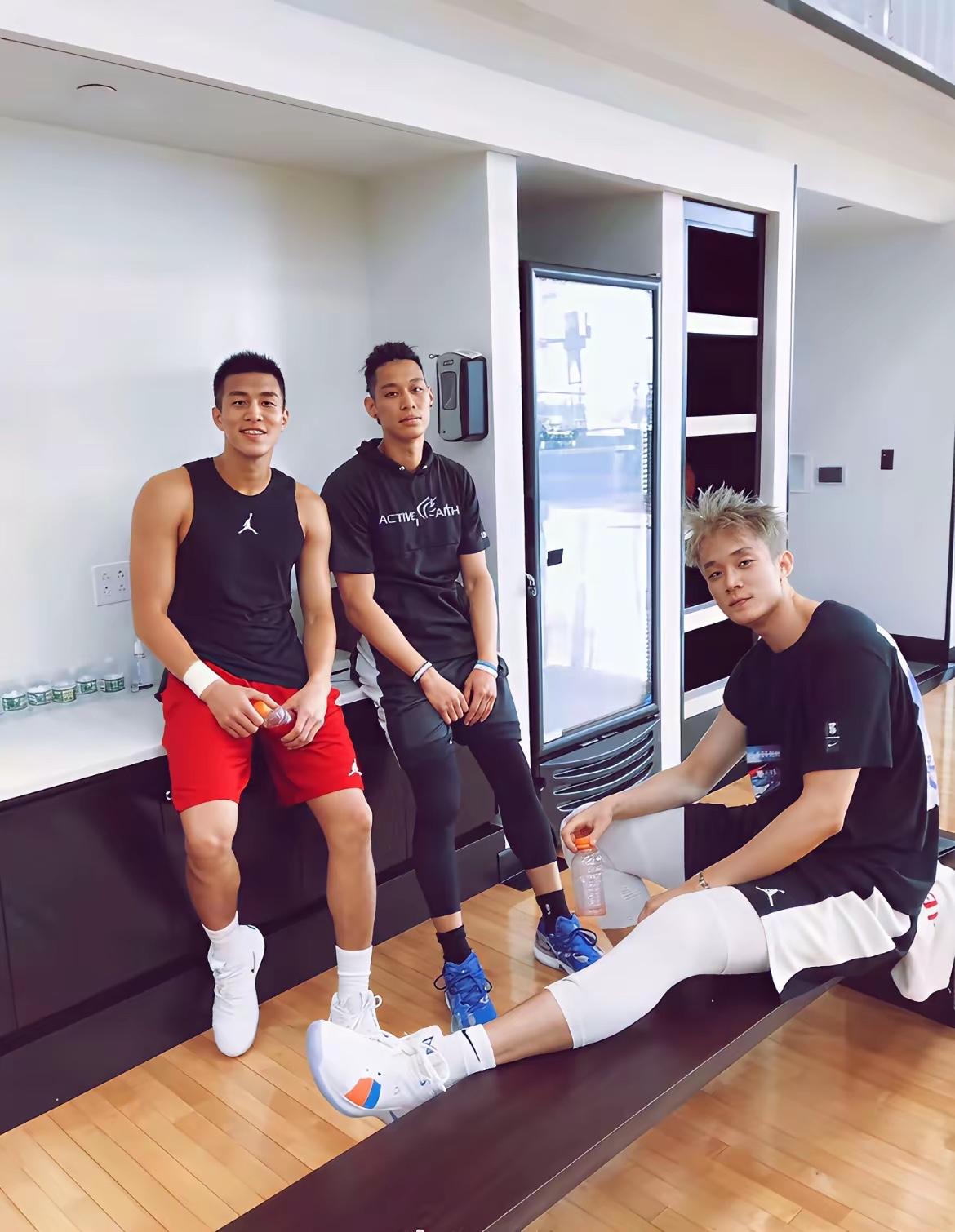 郭艾伦和林书豪我认识，另一位运动员是谁？