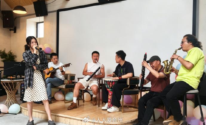海拔五百多米上台州小村的共富答卷 在台州天台石梁镇海拔五百多米的华峰村里，“如愿