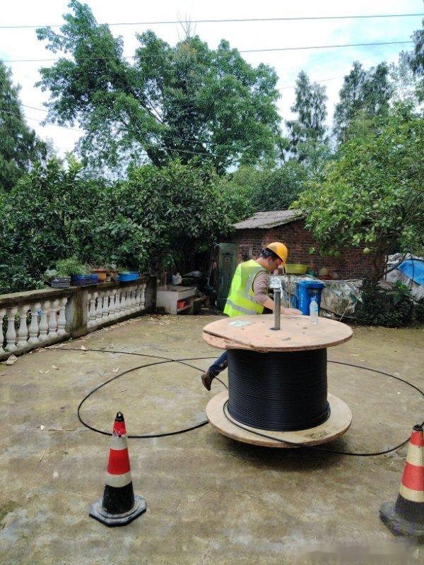 家里面的网络因为最近连续暴雨，电杆断了网络使用不起，连续了联通公司，很快就安排了