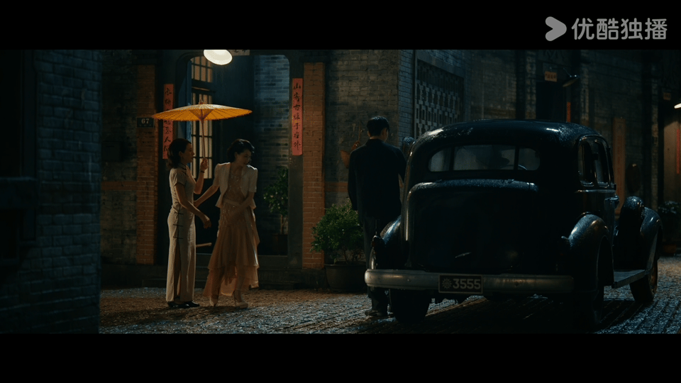 #热依扎终于又演狠拽女角色了#热依扎《灼灼韶华》里的饰演的一位狠拽女掌柜，身为剧