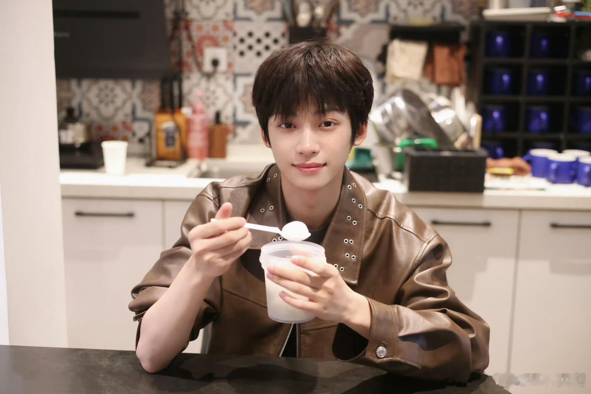 梓渝一日飞行员梓渝一日飞行员体验 梓渝一日飞行员体验，期待期待 